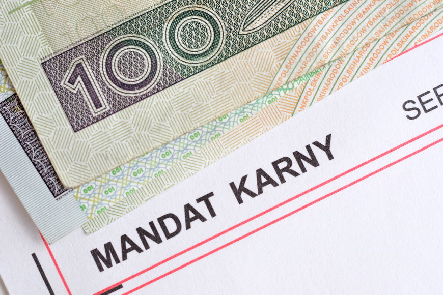 W jaki sposób można zapłacić mandat karny?